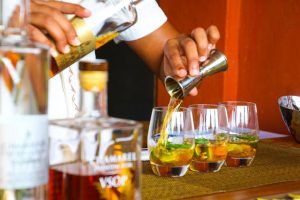 10 Cocktail Estivi da Provare Questa Estate: Una Raccolta di Ricette Rinfrescanti